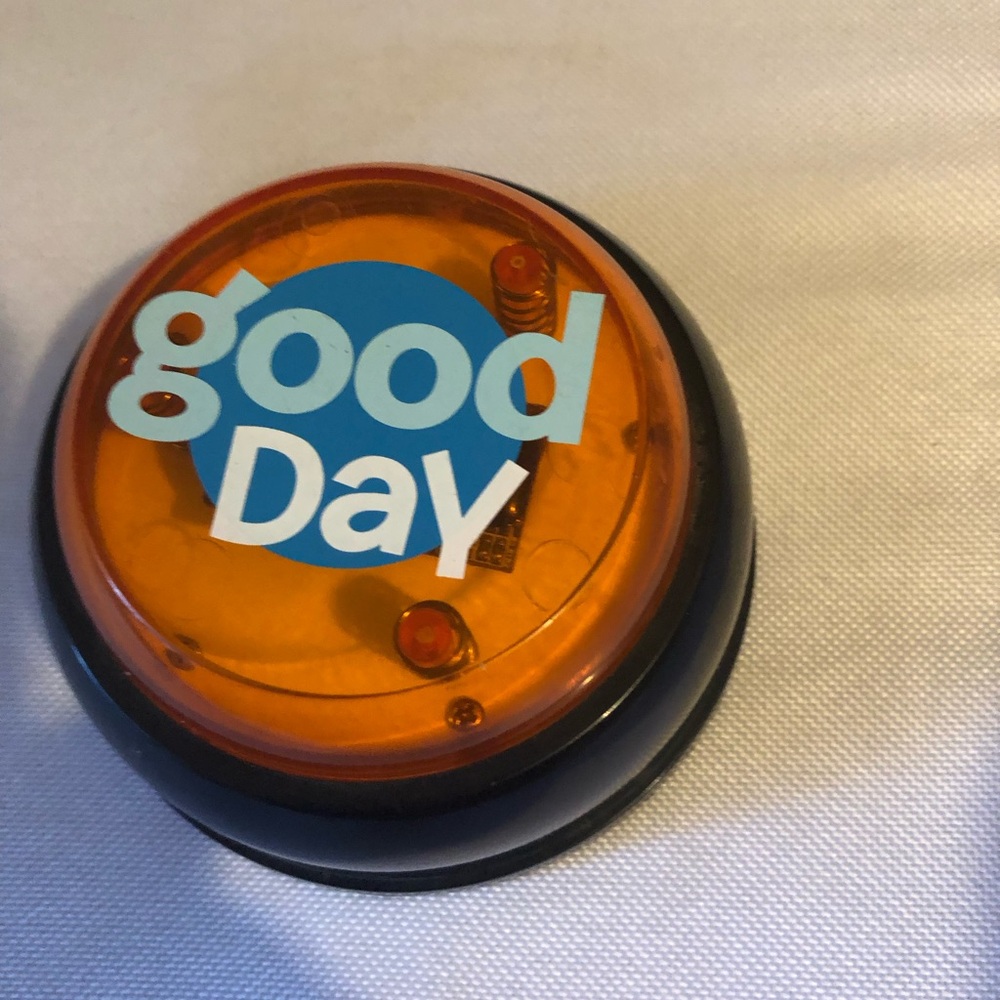 Rare! 1985 Hallmark Good Day Press Button- 979 $30 or $25 w/offer